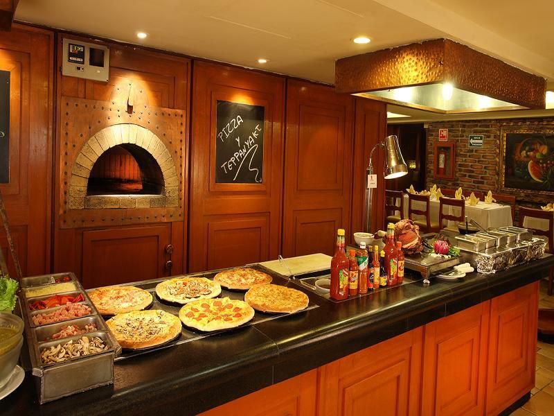 Emporio Reforma Otel Meksika Dış mekan fotoğraf Pizza counter at a hotel