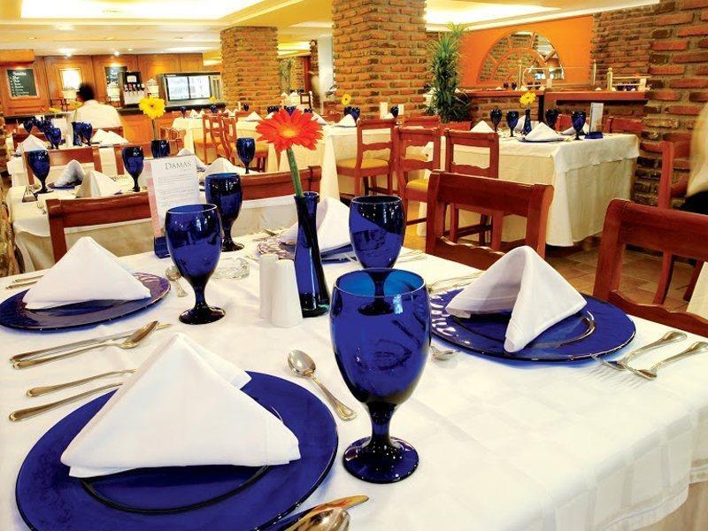 Emporio Reforma Otel Meksika Dış mekan fotoğraf A table set for fine dining