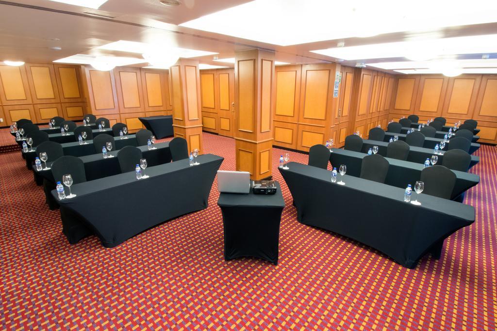 Emporio Reforma Otel Meksika Dış mekan fotoğraf A meeting room at the hotel