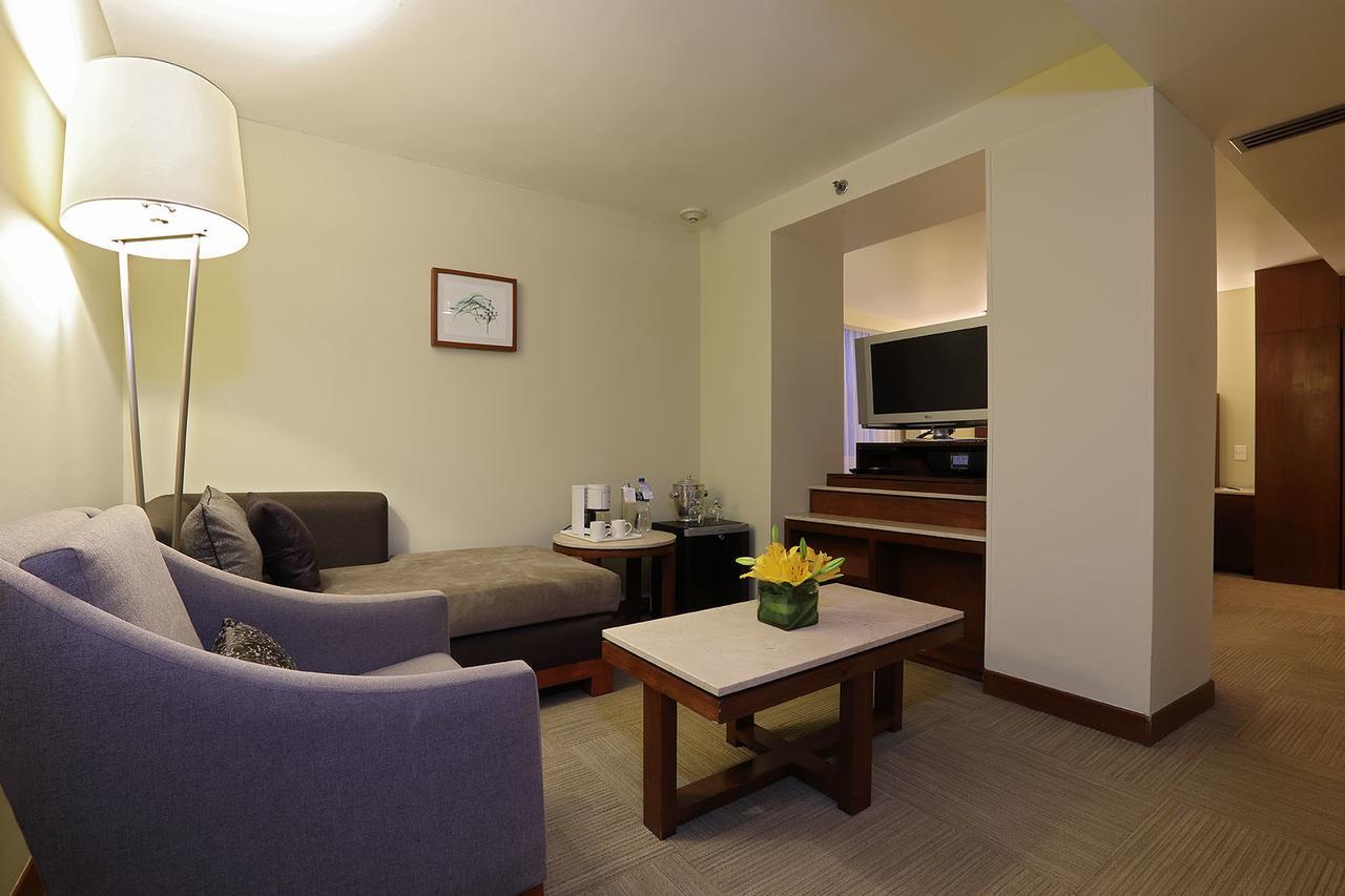 Emporio Reforma Otel Meksika Oda fotoğraf A living room in a suite at the Mandarin Oriental, Hong Kong